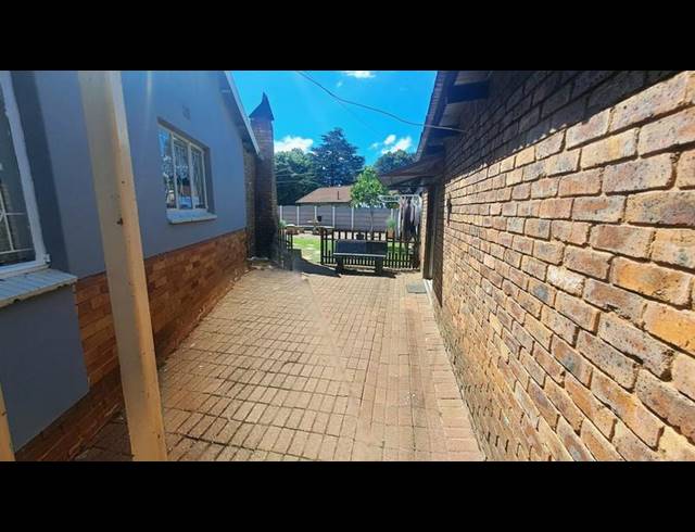 4 BEDROOM HOUSE FOR SALE IN VAN DYK PARK
